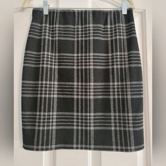 LOFT gray and black plaid skirt - Picture 2 of 6